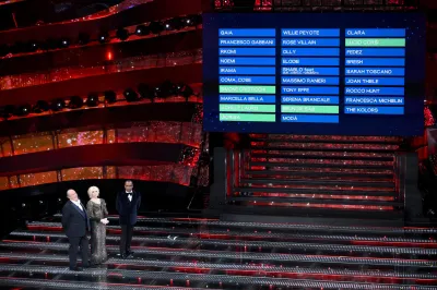 Na Sanremu je letos slavil pevec Olly, a je zavrnil sodelovanje na izboru za pesem Evrovizije. V Basel bo zato odpotoval Lucio Corsi.