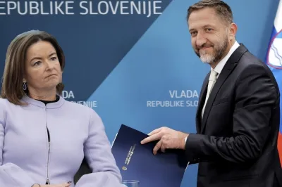 Zunanja ministrica Tanja Fajon je zaradi posega finančnega ministra Klemna Boštjančiča v »njen« resor šokirana. V Pariz je želela za veleposlanika poslati po njeni oceni najboljšega kandidata.