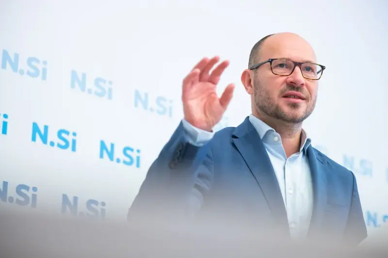 Večnamenska helikopterja bosta za po&scaron;kodovane in težko bolne pomenila mnogo slab&scaron;e pogoje, pa tudi slab&scaron;e pogoje za delo re&scaron;evalnih ekip. FOTO: STA