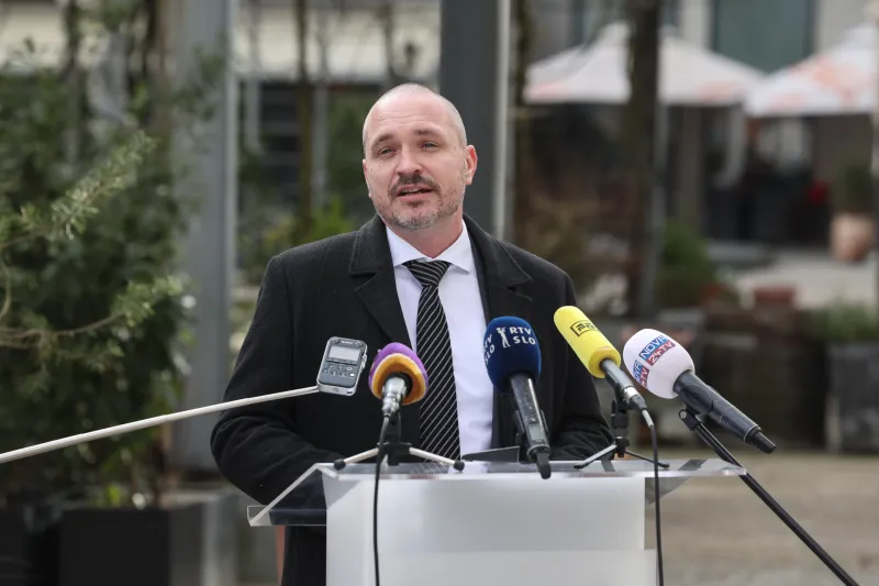 Podbevšek je danes direktor v upravi Slovenskih železnic, po javno dostopnih podatkih pa z Železnicami sodeluje vsaj od leta 2012. Foto: STA
