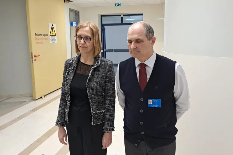 Direktor SB Izola mag. Radivoj Nardin je ministrstvo za zdravje, ki ga vodi dr. Valentina Prevolnik Rupel že dvakrat zaprosil za stališče glede predloga za prodajo zemljišč. Foto: STA