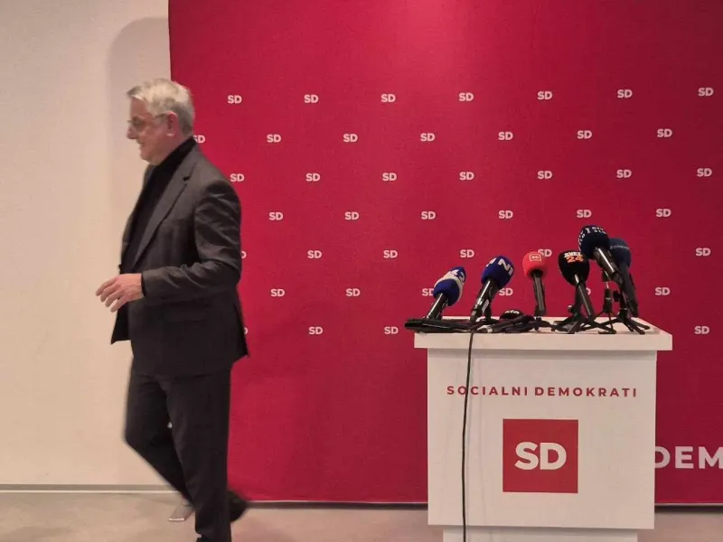 V SD razmišljajo, kako se odzvati ob najnovejši aferi razdeljevanja davkoplačevalskega denarja, ki ji lahko znova zbije javnomnenjske rejtinge. Foto: uredništvo