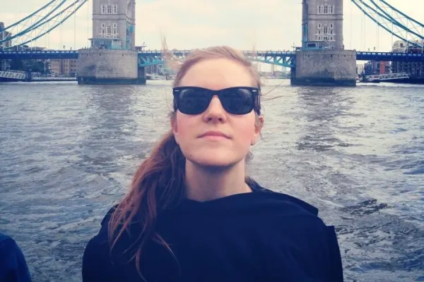 Maja Slatinšek si je ustvarila življenje na Otoku. S partnerjem Ryanom sta kot producenta sodelovala pri ustvarjanju Klemnovega albuma. Foto: osebni arhiv