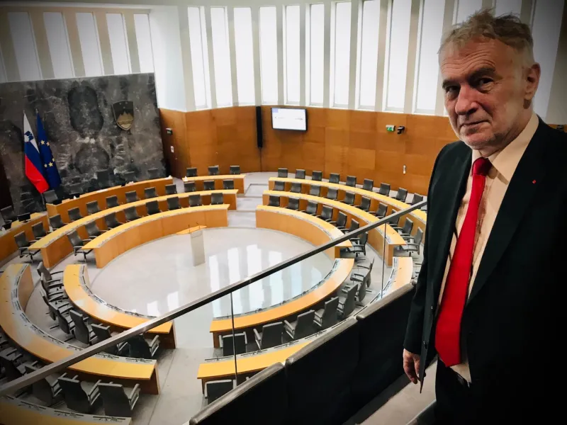 Poslanec SD Jonas Žnidaršič zaradi »političnega vmešavanja v Kmetijsko gozdarsko zbornico« predlaga kmetijski ministrici spremembo zakona. Foto: Facebook