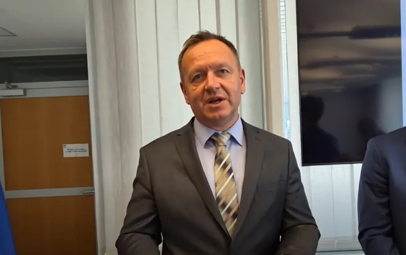 Za krepitev zaupanja ljudi v vodenje naše države je nujna njihova maksimalna transparentnost. Nekatera državna podjetja ne sporočajo podatkov o vseh transakcijah, ugotavlja predsednik protikorupcijske komisije Robert Šumi. Foto: Uredništvo