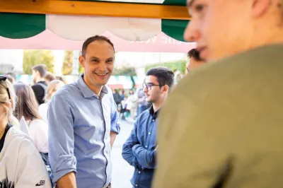 Pet različnih februarskih javnomnenjskih anket in pet različnih rezultatov - ena anketa Demokratov Anžeta Logarja sploh ni merila, druge pa so mu napovedale potencial od štiri do celo 16 poslancev. Foto: X/Demokrati