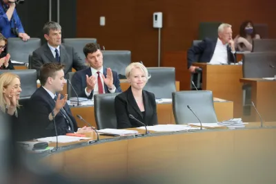 Poslanci koalicije so sprejeli nezakonit sklep o razre&scaron;itvi. Kdo pri od&scaron;kodninah zaradi političnega kadrovanja zastopa davkoplačevalce? Foto: Facebook