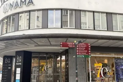 Nama je prodala več kot 8000 kvadratnih metrov zemljišča z nepremičnino za Bežigradom v Ljubljani in bo očitno tako sofinancirala napovedano prenovo legendarne veleblagovnice. Foto: Uredništvo