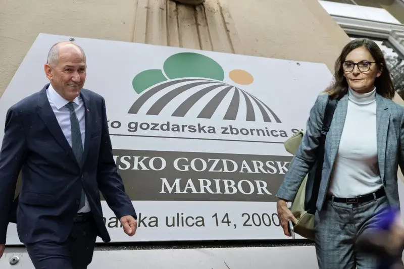 Ko je Janez Janša na nedavni obletnici stranke govoril o zmagi v Kmetijsko gozdarski zbornici, je sprožil spremembe v smeri predloga odprave obveznega članstva. Foto: STA