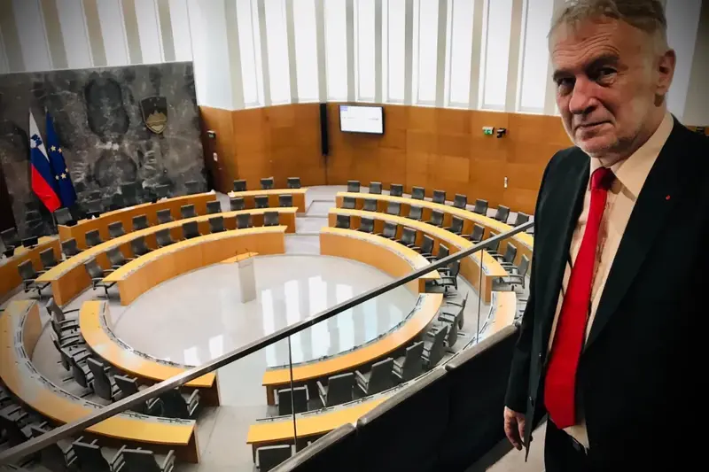 Poslanec SD Jonas Žnidar&scaron;ič zaradi &raquo;političnega vme&scaron;avanja v Kmetijsko gozdarsko zbornico&laquo; predlaga kmetijski ministrici spremembo zakona. Foto: Facebook