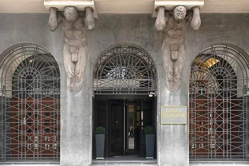 V ozadju sage o guvernerju Banke Slovenije, ki je predsednici republike še ni uspelo končati, tudi spopad dveh vplivnih omrežij.