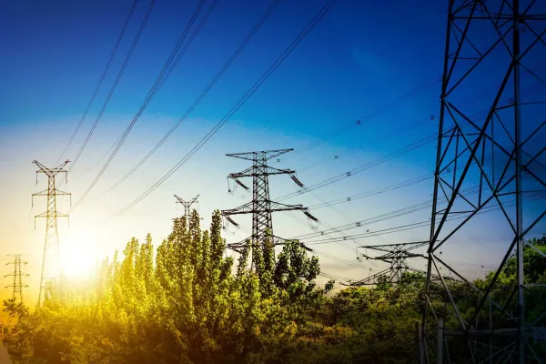 Čez lokacijo, kjer bo stala nova gorenjska regijska bolnišnica poteka 110 kV daljnovod. Slika je simbolična. Foto: Freepik