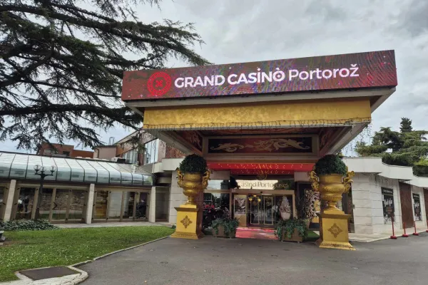 casino, Uredništvo