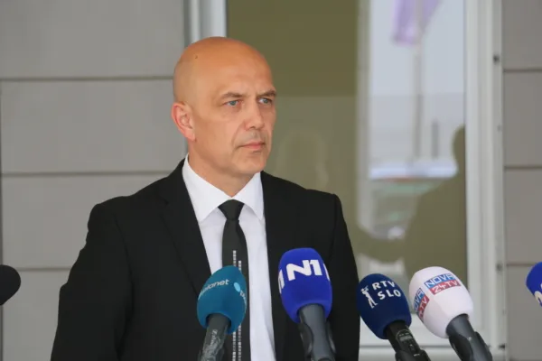 Medtem, ko se končuje razpis za novega generalnega direktorja policije, je državno tožilstvo prejelo prijavo suma kaznivih dejanj pri izbiri nekdanjega direktorja Senada Jušića. Foto: policija