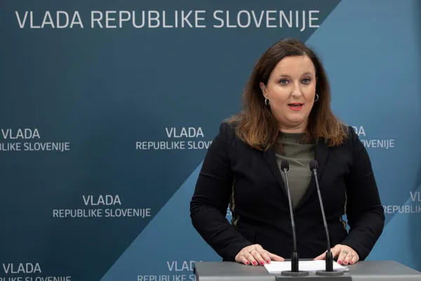 Petra Bezjak Cirman, Ukom, STA