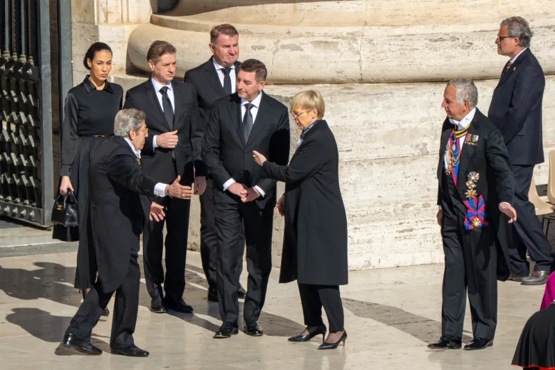 Slovenska delegacija na pogrebni slovesnosti. Foto: STA