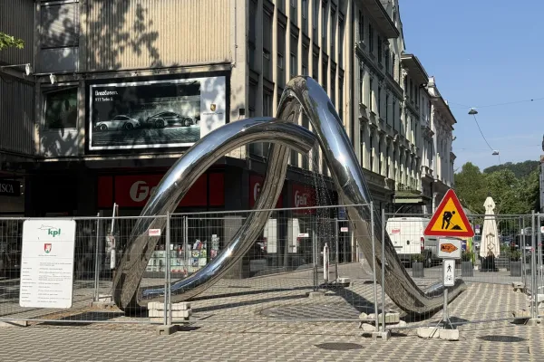 O močnem curku, ki naj bi se iztekal iz cevi ni ne duha ne sluha. FOTO: Uredništvo