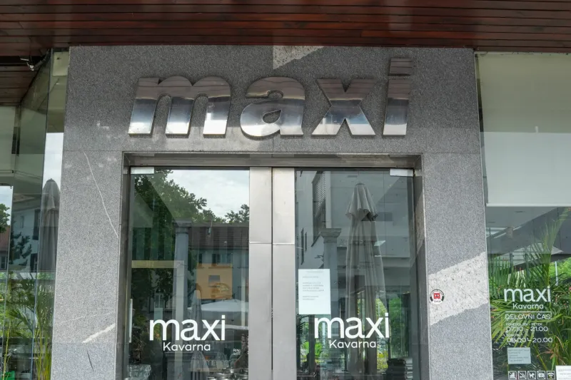 Je bila za okužbo vode v Maximarketu kriva skrivnostna cev, ki je ni v načrtih