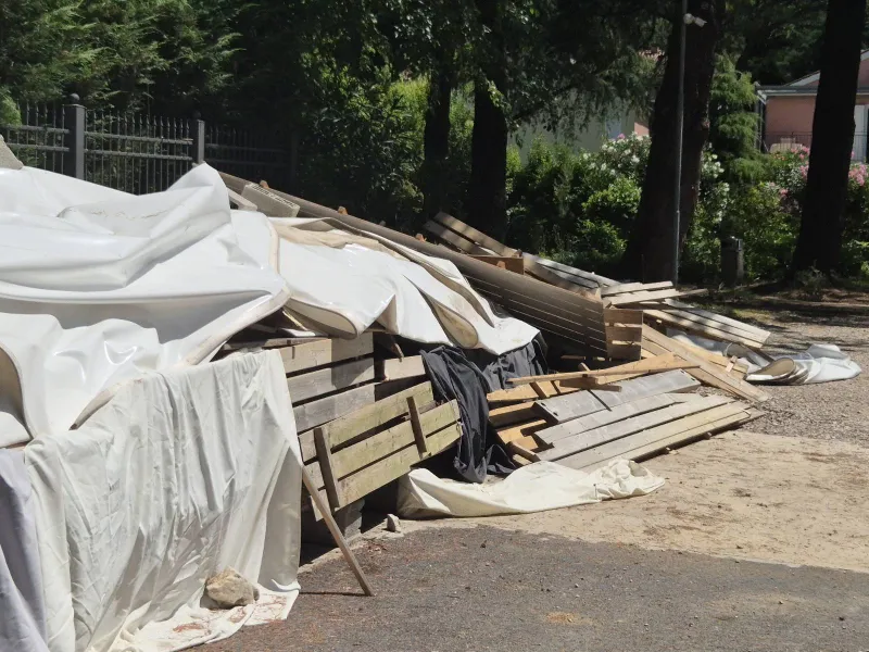 Celjski milijonar odstranil sredi Portoroža postavljen kamp na črno