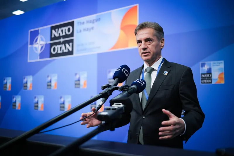 Golob, Nato, Haag