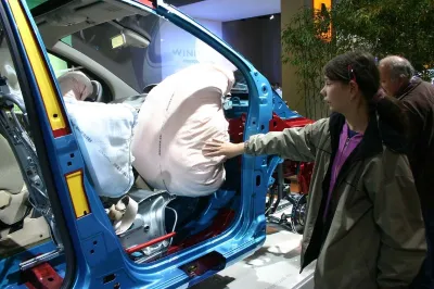 Zaradi zračnih blazin japonskega proizvajalca Takata je po svetu umrlo že vsaj 35 ljudi.