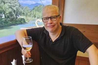 Matej Lahovnik, ekonomist