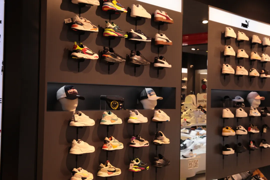 Nemška tekmeca Adidas in Puma bi lahko kmalu združila skupna prihodnost. Foto: Canva
