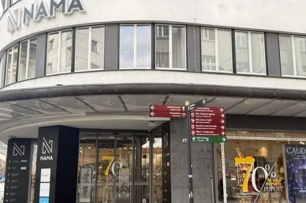 Nama je prodala več kot 8000 kvadratnih metrov zemljišča z nepremičnino za Bežigradom v Ljubljani in bo očitno tako sofinancirala napovedano prenovo legendarne veleblagovnice. Foto: Uredništvo