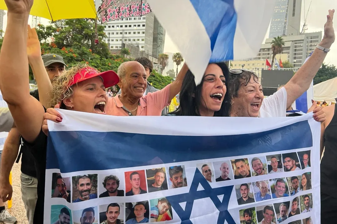 Hamas izpustil prvo skupino talcev