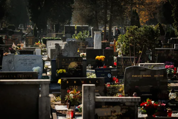Ljubljana, Zale.Pokopalisce, svecke, dan spomina na mrtve.