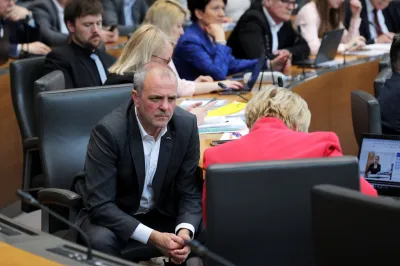 Ljubljana, DZ.Izredna seja DZ, na kateri so obravnavali novelo zakona o zdravstveni dejavnosti.Poslanec Svobode Uros Brezan.