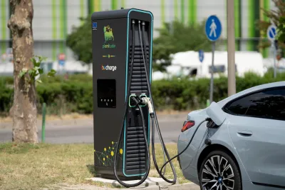 Za nakup enega električnega avtomobila bo mogoče pridobiti do 7.200 evrov nepovratnih sredstev. FOTO: STA