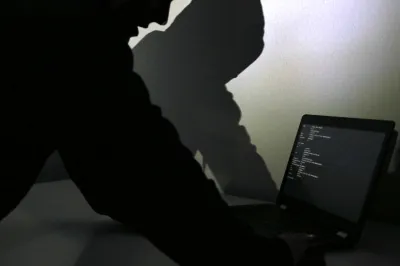 EMŠO, davčna številka, naslov … razkrito vse! Kaj storiti, če so vaši podatki ušli spletnim kriminalcem? Foto: STA