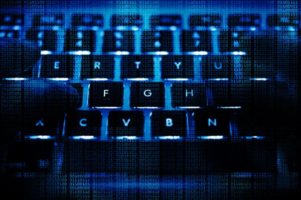 Europol opozarja starše. Mnogi ne vedo, kaj se na spletu dogaja. Foto: Canva