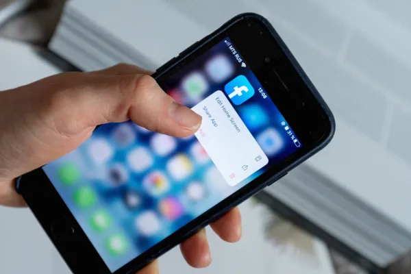 Veste, kako Meta uporablja vaše osebne podatke? Foto: Canva