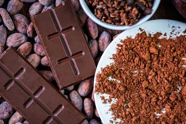 Trg kakava ostaja občutljiv na vremenske spremembe in geopolitična tveganja. Foto: Canva