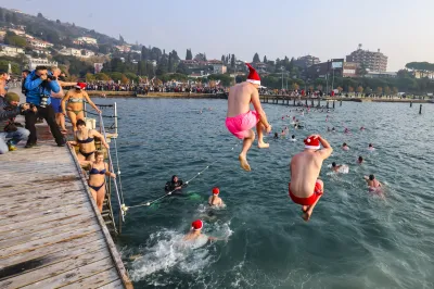 Slovenija,Portorož, 01.01.2025, 01.januar 2025Novoletni skok v morje, dogodek, zabava, novo leto, morje, voda, skok, Foto:Tomaž Primožič/F.A.Bobo