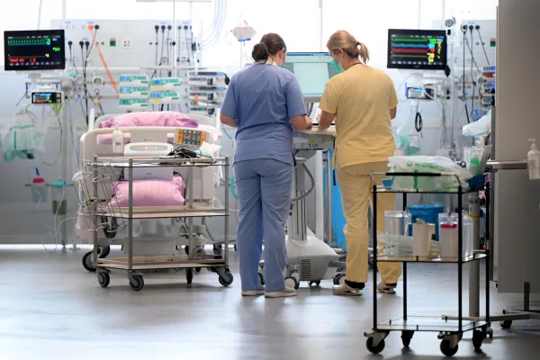 Slovenija, Ljubljana, 12.03.2025, 12. marec 2025Klinični center, medicinski aparati, osebje, prenova, detajli, medicina, postelje, kirurgija, obnova, kisik, medicinski plini, zdravniki, medicinske sestre, hodniki, urgenca, vozila, zdravstvo, Foto:Žiga Živulović jr./F.A.Bobo