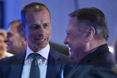 Slovenija, Ljubljana, 12.01.2023, 12. januar 2023 Podelitev naziva Delova osebnost leta 2022 v Cukrarni na Poljanskem nasipu. Aleksander ?eferin in Zoran Jankovi? Delova osebnost leta 2022 je Marjan PipenbaherFoto: ?iga ?ivulovi? jr./BOBO