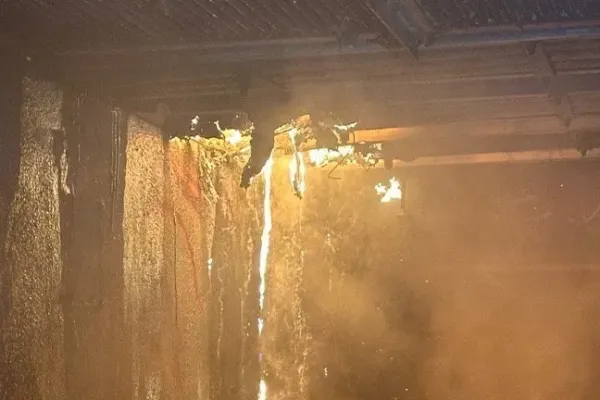 Ta fotografija naj bi kazala električne kable po požarnem napadu. Foto: Stromnetz Berlin