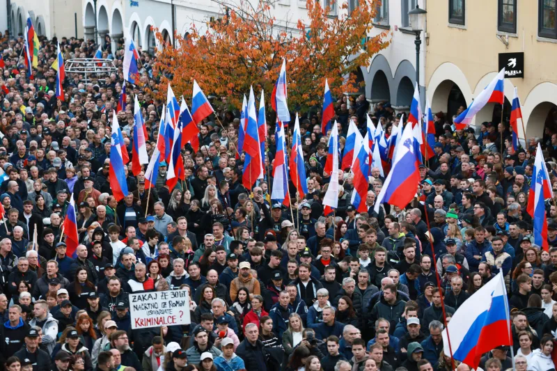   Shod pred občino v podporo prizadevanjem lokalne skupnosti za večjo varnost in sporočilo državi, da so nujne sistemske spremembe.