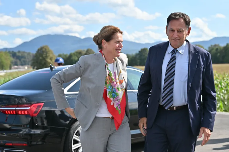 Slovenija,Brezovica, 15.09.2025, 15. september 2025Slovesnost ob koncu projekta izgradnje avtocestnega priklju?ka Dragomer na primorski avtocesti med Brezovico in Vrhniko. promet, posel, Andrej Ribi?, Metod Ropret, Alenka Bratu?ek, Dars,Foto:Igor Kupljenik/F.A.Bobo