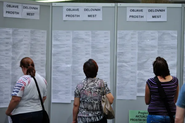 GZS ugotavlja, da industrija najbolj zmanj&scaron;uje zaposlenost, sektor država jo povečuje. Foto: Milos Vujinovic/Bobo