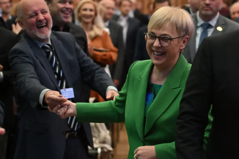 Slovenija, Brdo pri Kranju, 06.11.2024, 06. november 2024Festival podjetni&scaron;tva z naslovom Od lokalnega do globalnega - gradimo uspe&scaron;no slovenijo 2030, Klub slovenskih podjetnikov, podpredsednik SBC Igor Akrapovič, predsednica republike Nata&scaron;a Pirc Musar in predsednik SBC Joc Pečečnik, Zmago JelinčičFoto:Žiga Živulović jr./Bobo