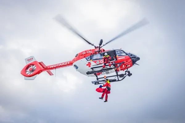 Gorsko re&scaron;evanje avstrijskega podjetja ARA Flugrettung 