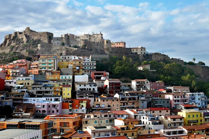 Turistov imajo dovolj. Pravijo, da pridejo, se fotografijo in ne popijejo niti kave. Foto: Canva