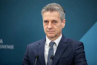 Robert Golob, premier, Ukom