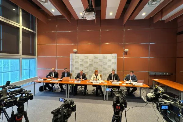 Gospodarska zbornica Slovenije opozarja, da je poslovno okolje nepredvidljivo in nestabilno. Foto GZS