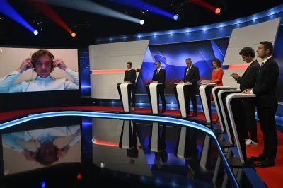 Slovenija, Ljubljana, 18.04.2022, 18. april 2022Praznično predvolilno soočenje predstavnikov političnih strank na POP TV. Politika, Parlamentarne volitve, Gibanje Svoboda, Janez Jan&scaron;a SDS, Tanja Fajon SD, Luka Mesec&nbsp;Levica, Marjan &Scaron;arec LM&Scaron;, Matej Tonin NSi, Alenka Bratu&scaron;ek&nbsp;SAB, Zdravko Počival&scaron;ek Povežimo SlovenijoFoto: Žiga Živulovič jr./ Bobo