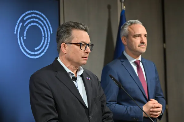 Novinarska konferenca NSi in SDS ob predstavitvi zahteve za ustavno presojo plačevanja prispevka za dolgotrajno oskrbo. Foto:Žiga Živulović jr./F.A.Bobo